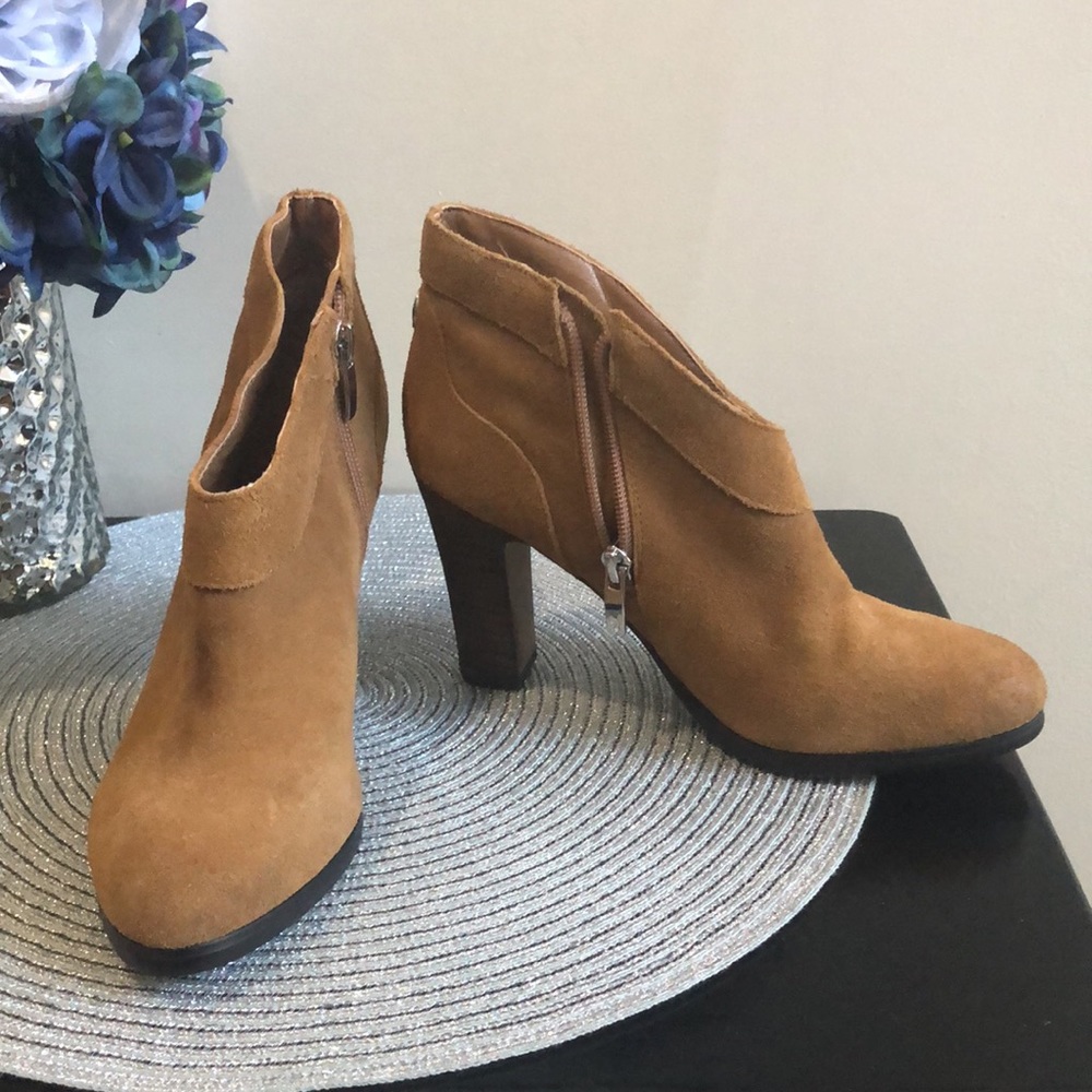 Crown Vintage Caramel Brown Suede Ankle boots